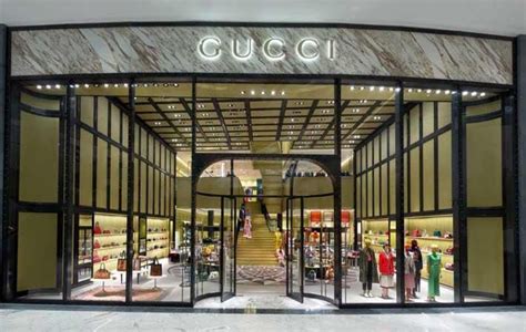 gucci store in dubai.